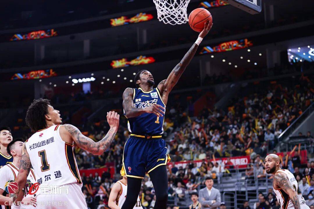 东北虎队主场在哪里