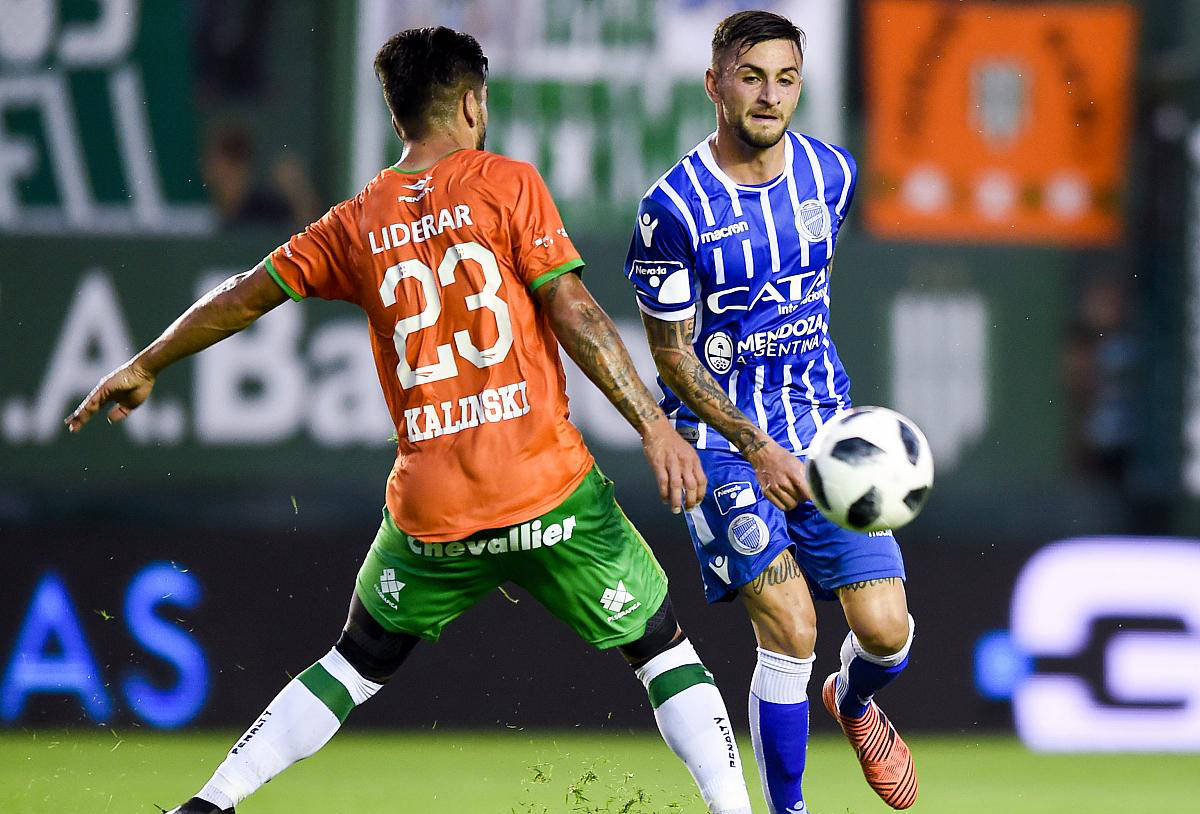 阿贾克斯连胜终结，低迷状态引发球迷担忧的简单介绍